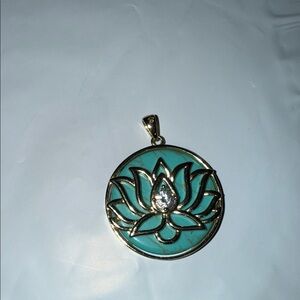 Lots flowers is lucky 🍀 flowers have genuine stones turcois 14 k gold plated